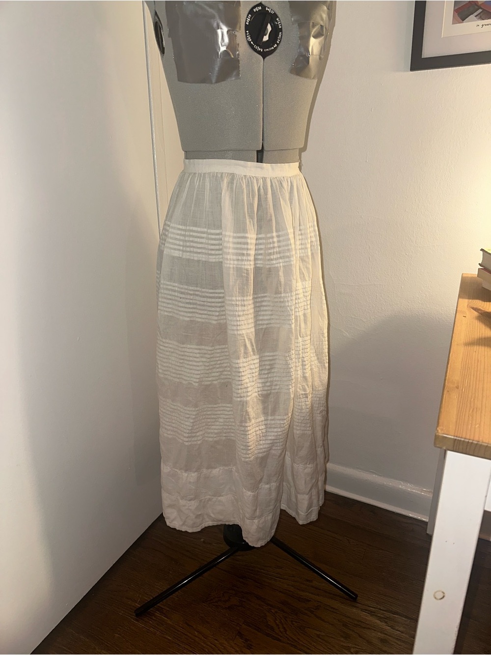 Near perfect white tiered maxi skirt